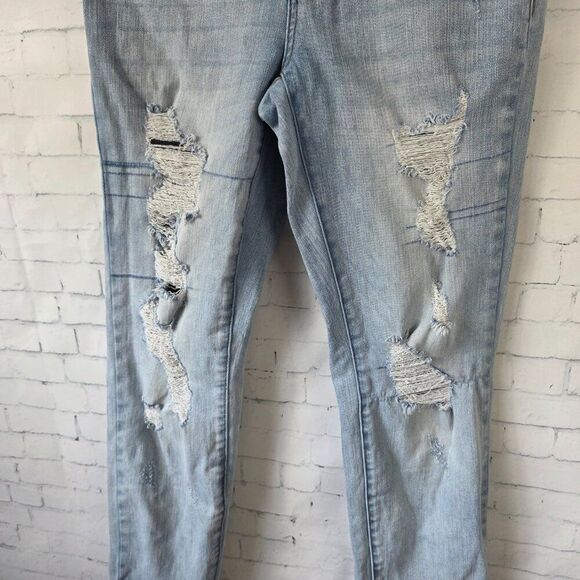 Judy Blue Boyfriend Fit Jeans Size 3 / 26 Waist Light Wash Distressed Stretch - Picture 3 of 10